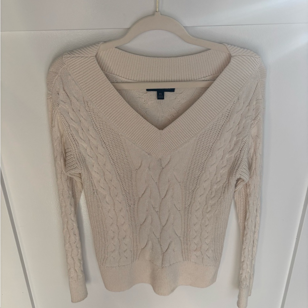 Banana Republic Cream Cable Knit V-Neck Sweater
